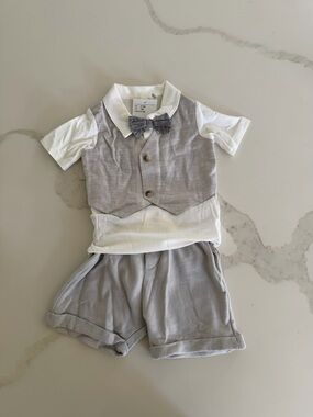 H&M White and Light Gray Boys' Matching Vest & Shorts Set with Bow Tie